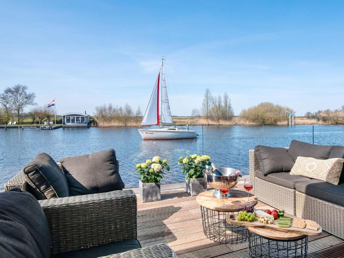 Very Spacious 8-Person Holiday Home In Friesland With Three Bedrooms De Veenhoop Extérieur photo